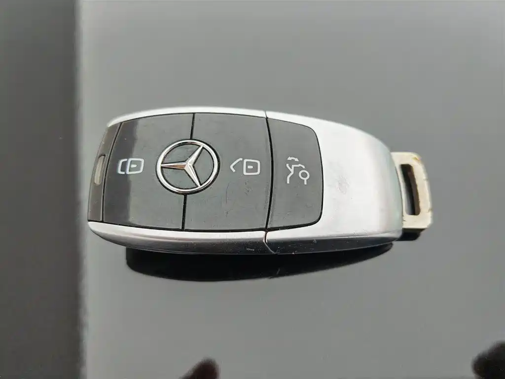 Mercedes-Benz E-Class 2021 — фото 19