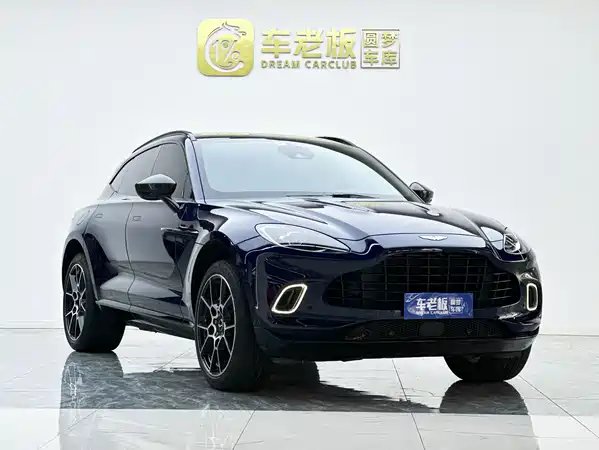 Aston Martin DBX 2022