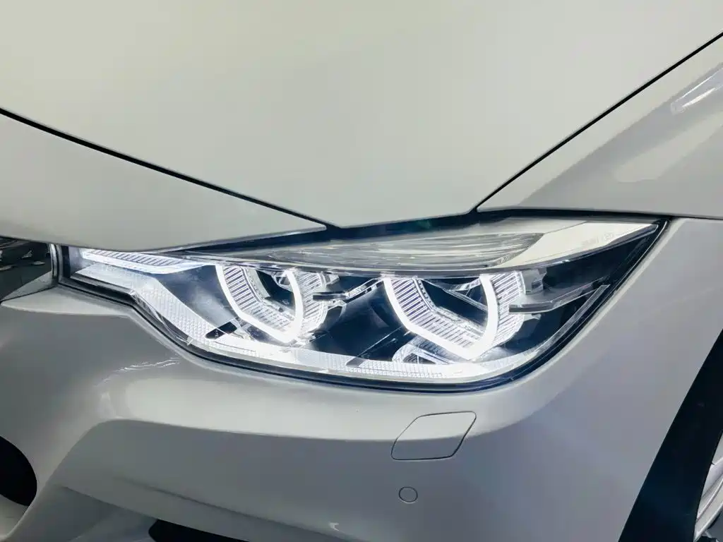 BMW 3 Series 2017 — фото 11