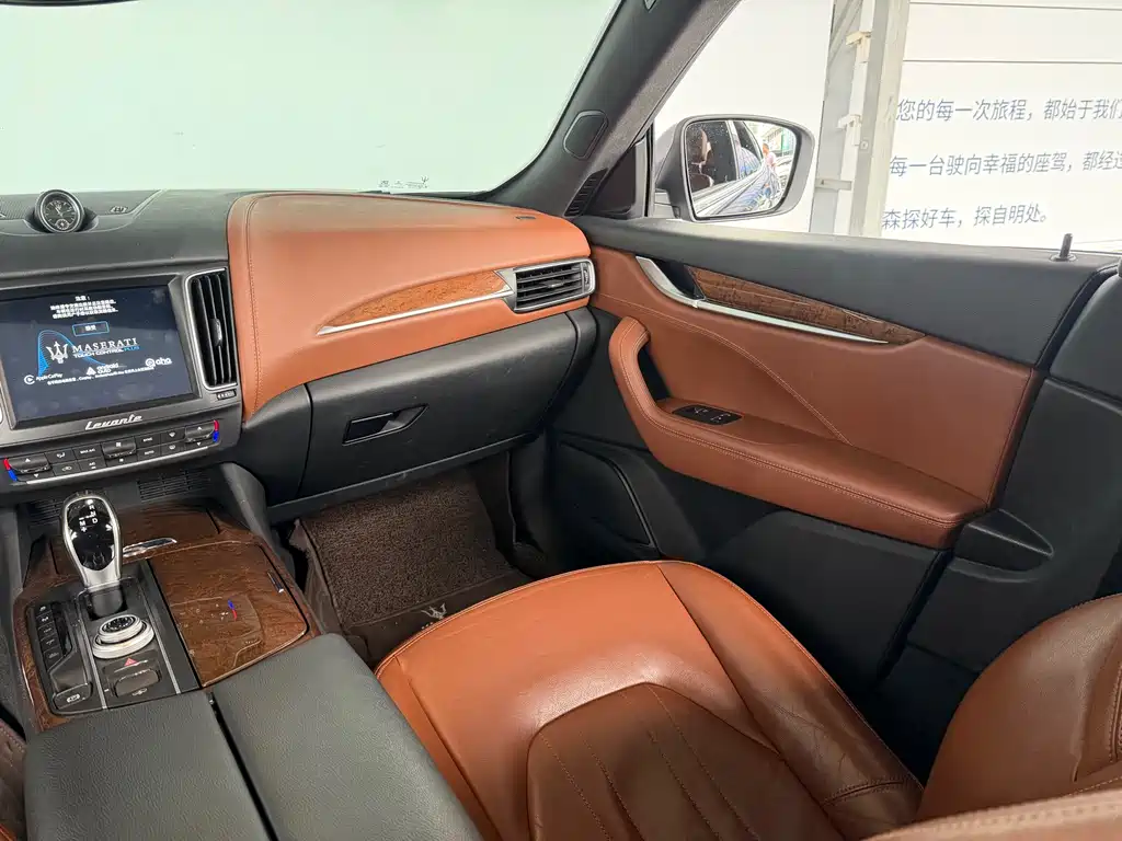 Maserati Levante 2018 — фото 13