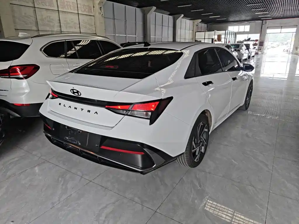 Hyundai Elantra 2024