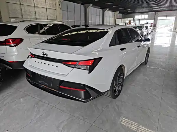 Hyundai Elantra 2024