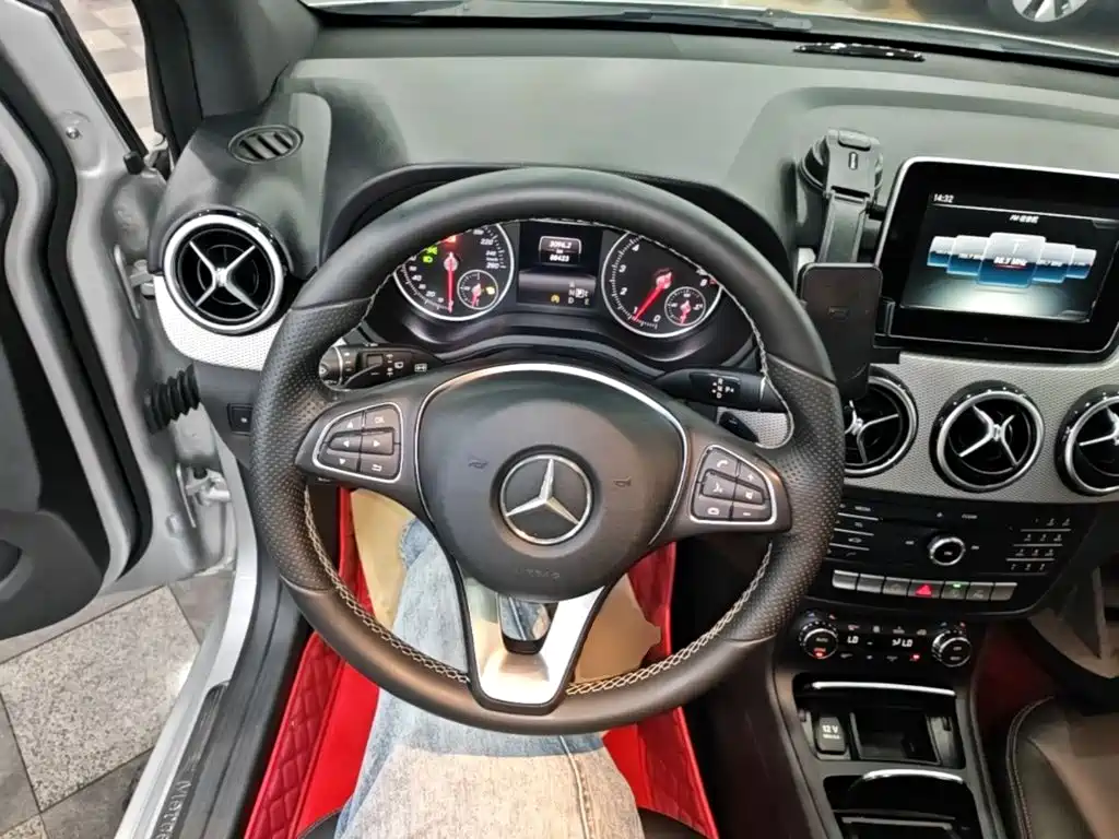 Mercedes-Benz B-Class 2015 — фото 11