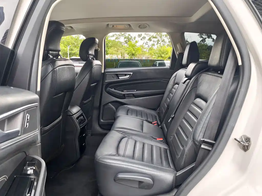 Ford Edge 2016 — фото 10