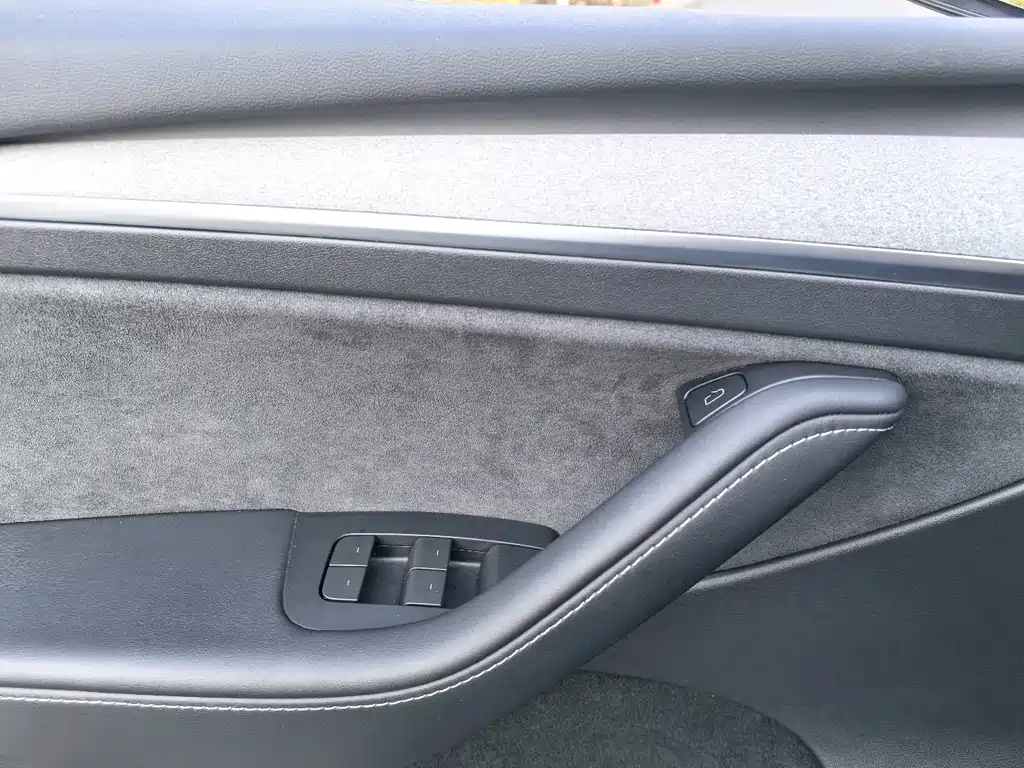 Tesla Model Y 2023 — фото 11