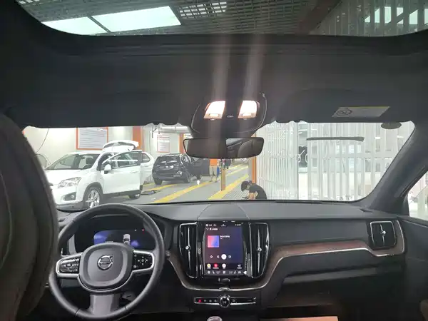 Volvo XC60 2025