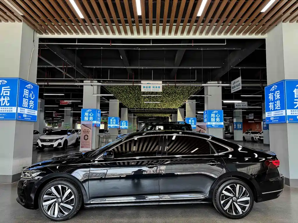 Volkswagen Passat 2023 — фото 17