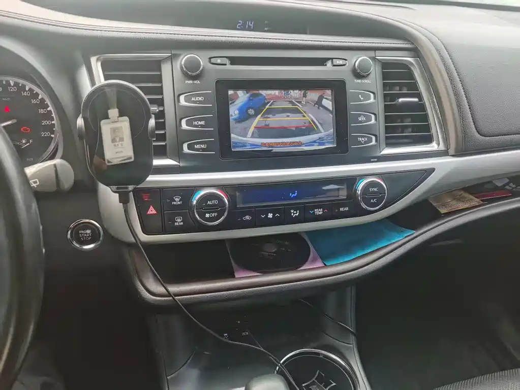 Toyota Highlander 2015 — фото 3