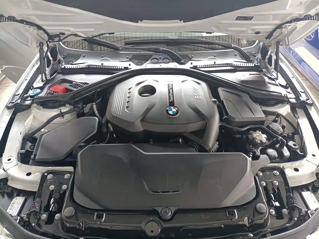 BMW 3 Series 2019 — фото 17