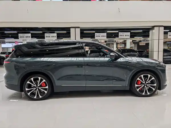 NIO ES8 2023