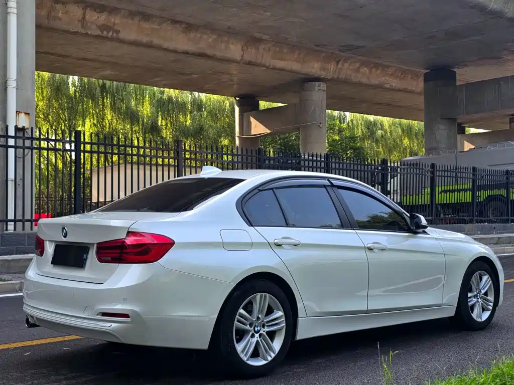 BMW 3 Series 2017 — фото 6