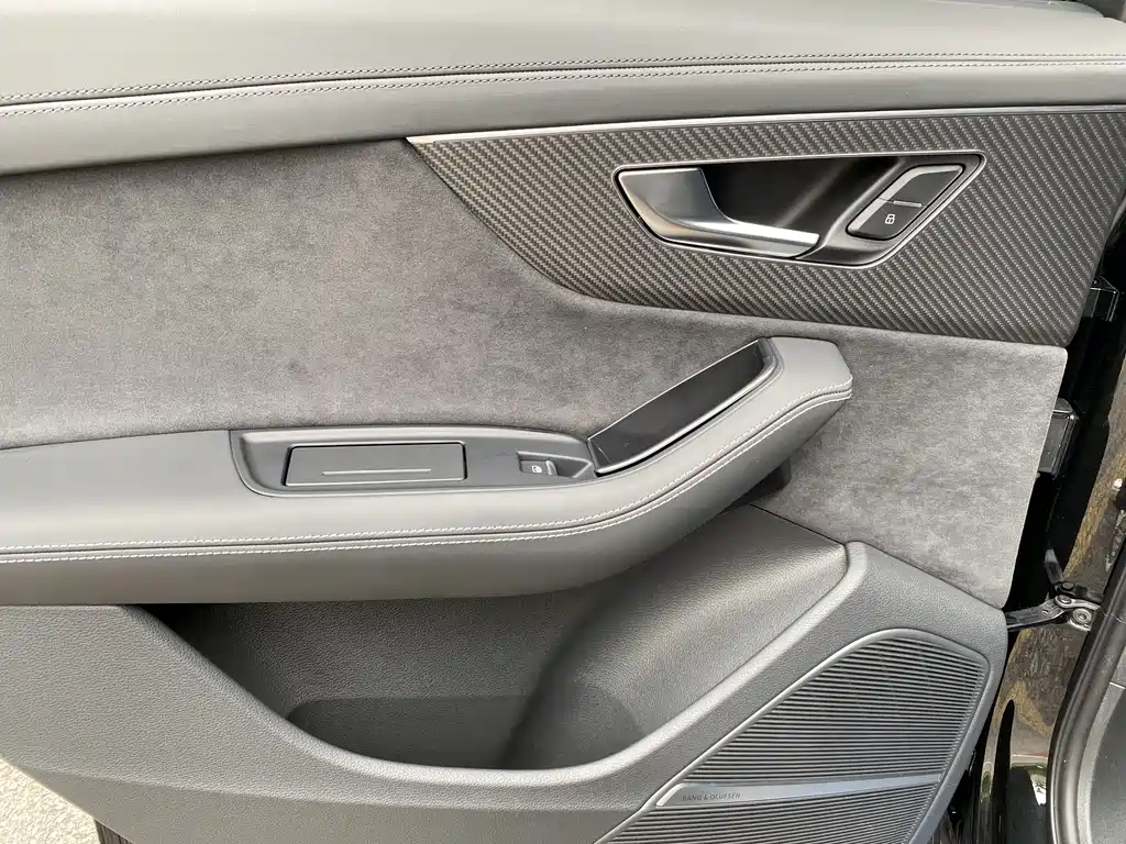 Audi SQ7 2025 — фото 17