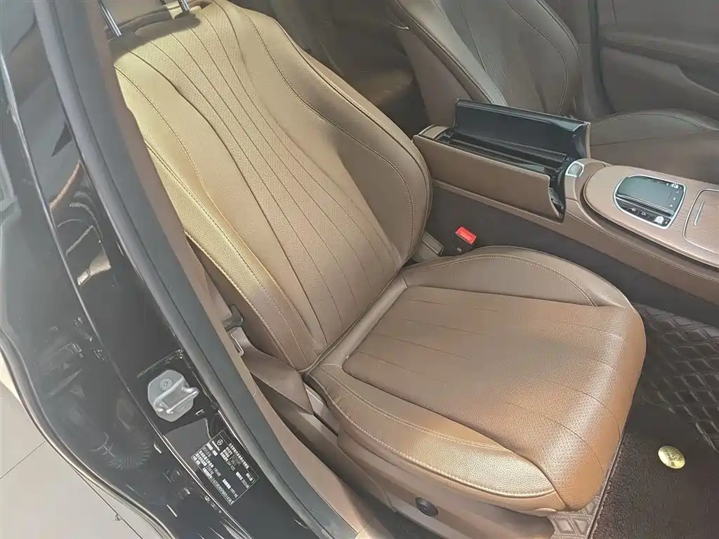 Mercedes-Benz E-Class 2023 — фото 25