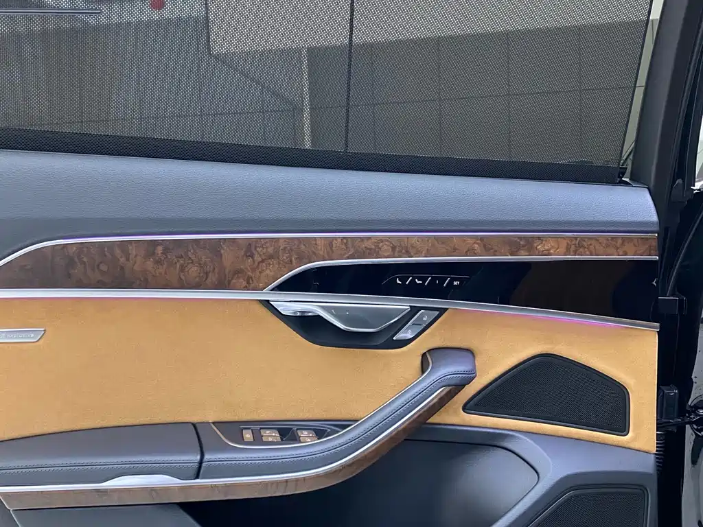 Audi A8 2019 — фото 8