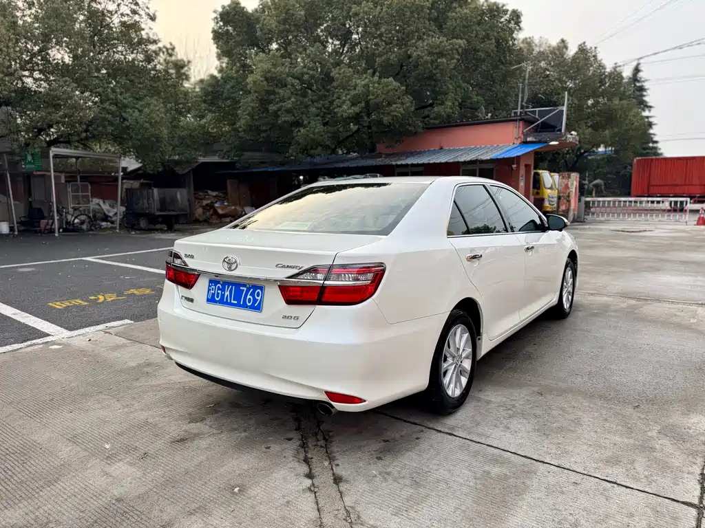 Toyota Camry 2017 — фото 4