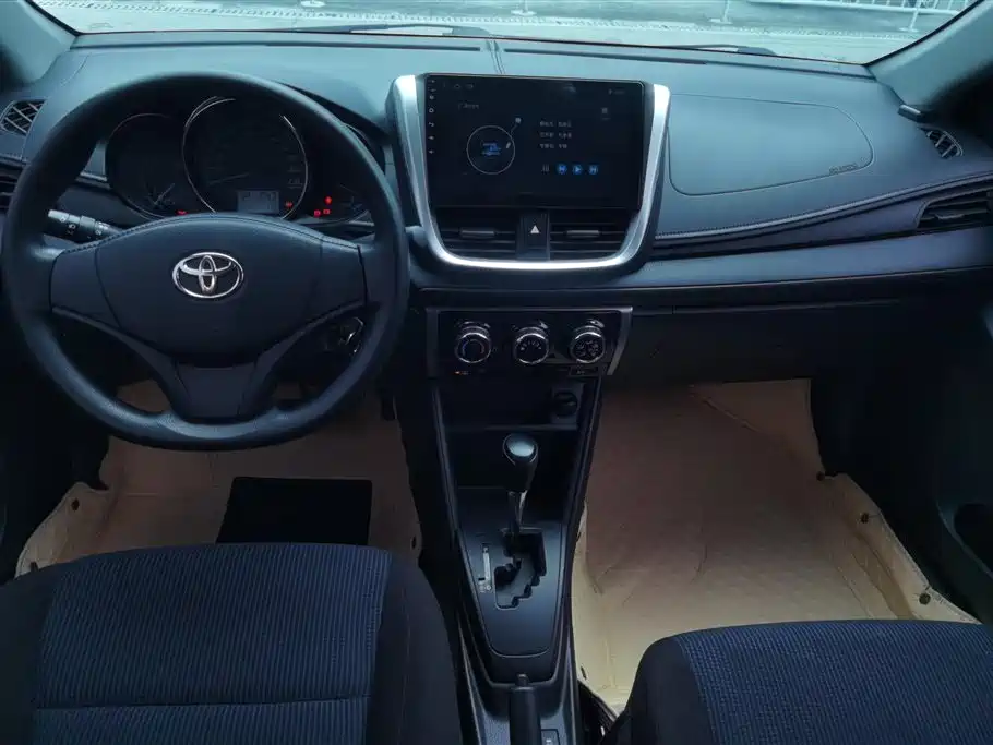 Toyota Yaris L 2018 — фото 12