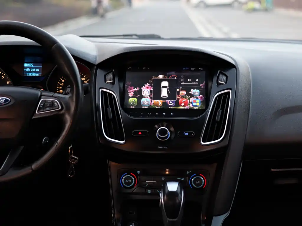 Ford Focus 2016 — фото 17