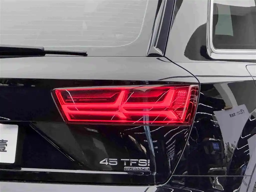 Audi Q7 2018 — фото 20
