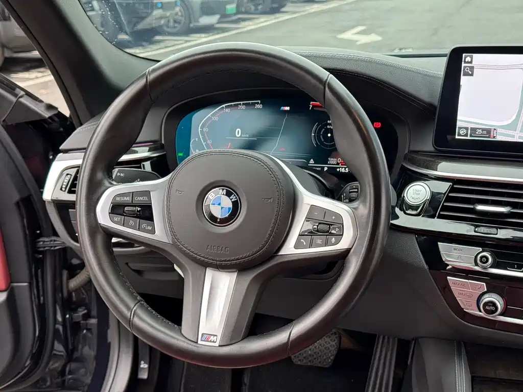 BMW 5 Series 2020 — фото 10