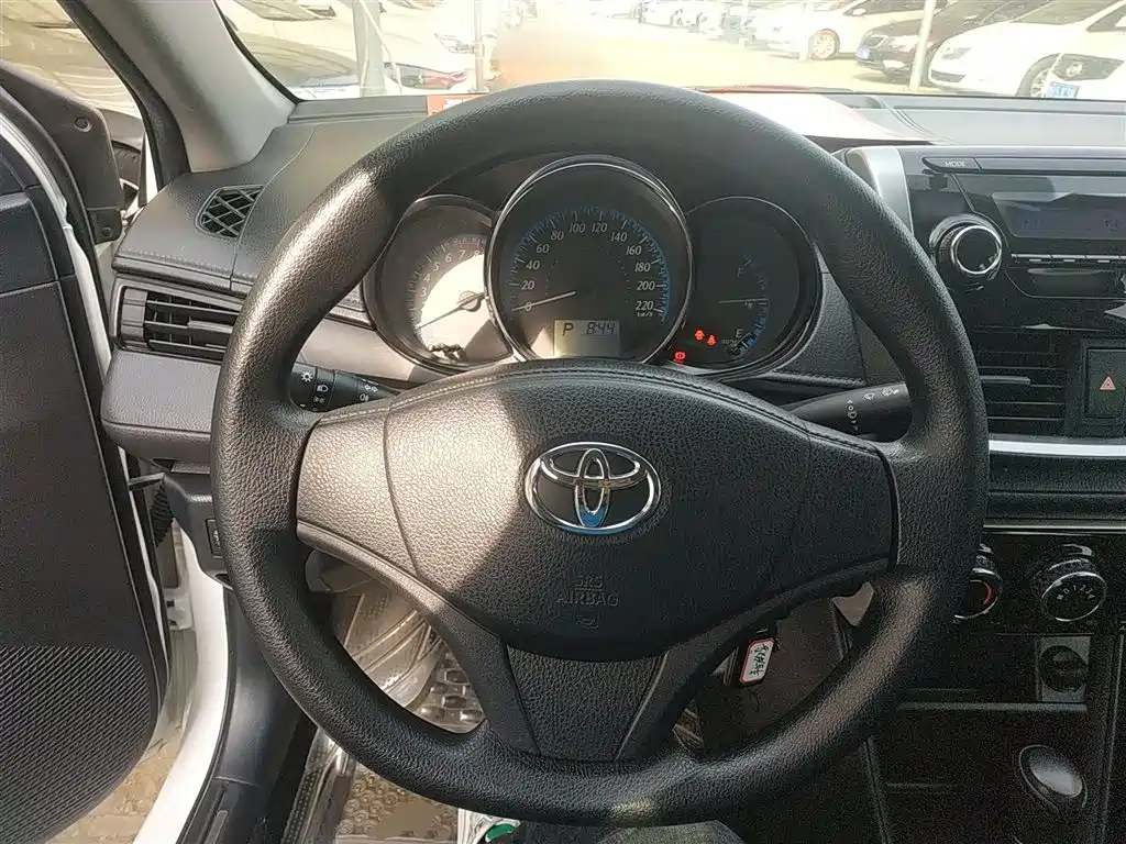 Toyota Yaris L 2018 — фото 11