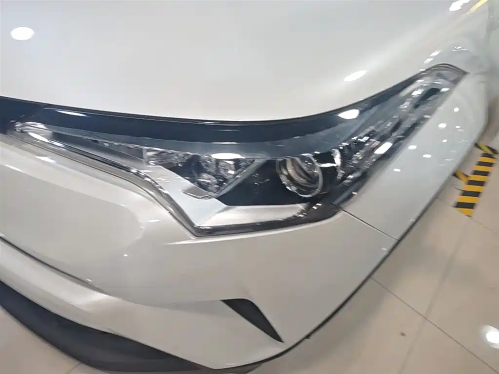 Toyota C-HR 2019 — фото 24