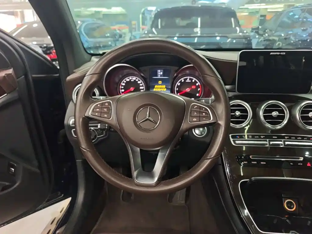 Mercedes-Benz GLC 2017 — фото 11