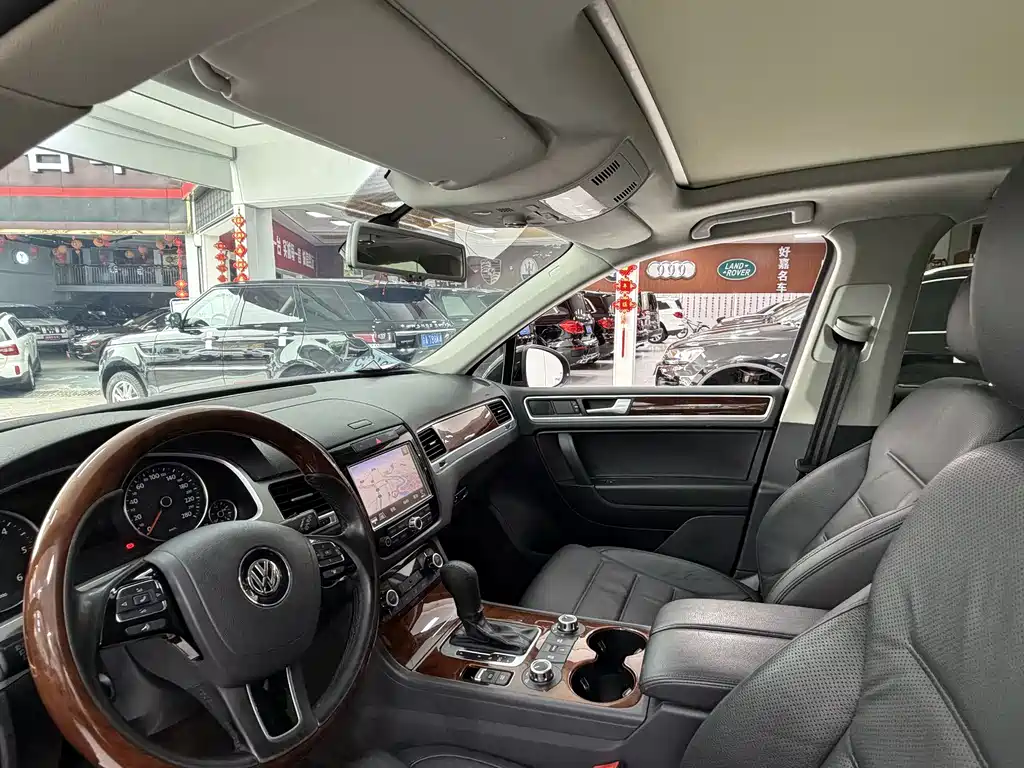 Volkswagen Touareg 2015 — фото 21