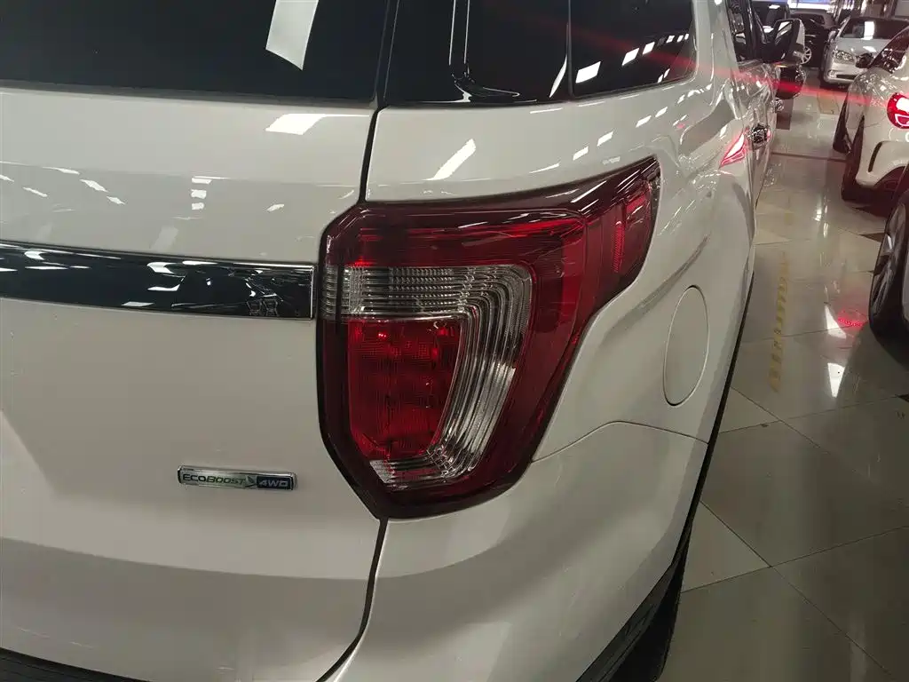 Ford Explorer 2019 — фото 24