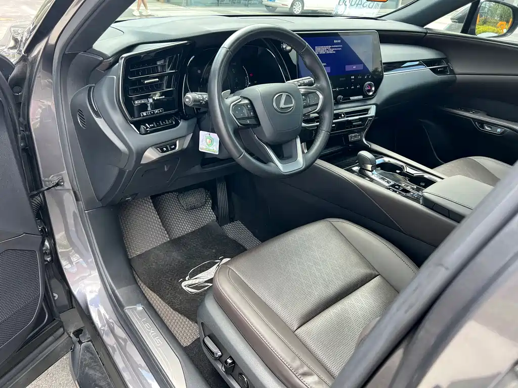 Lexus RX 2023
