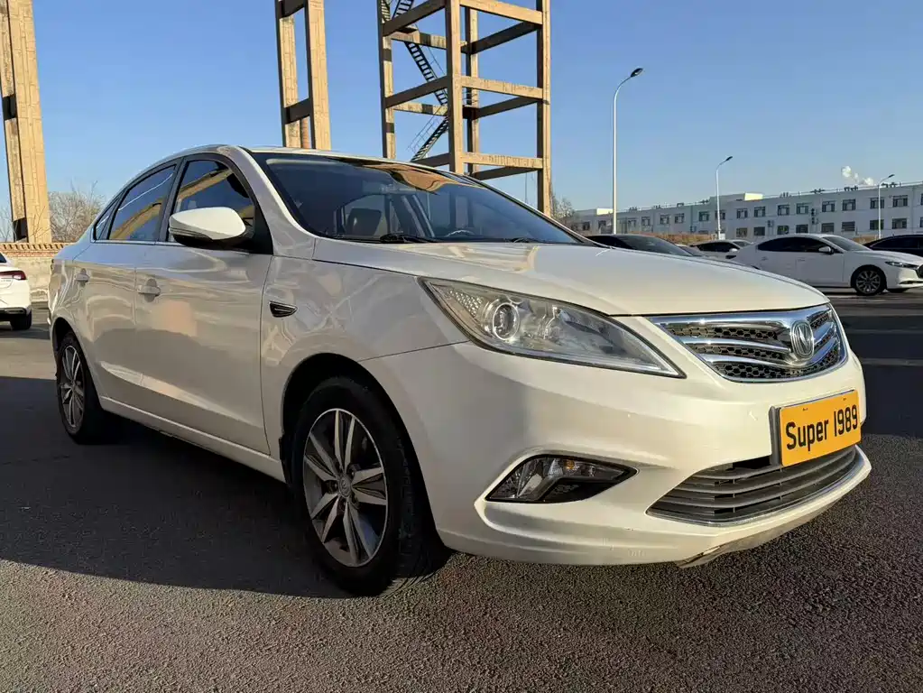 Changan Eado 2016 — фото 3