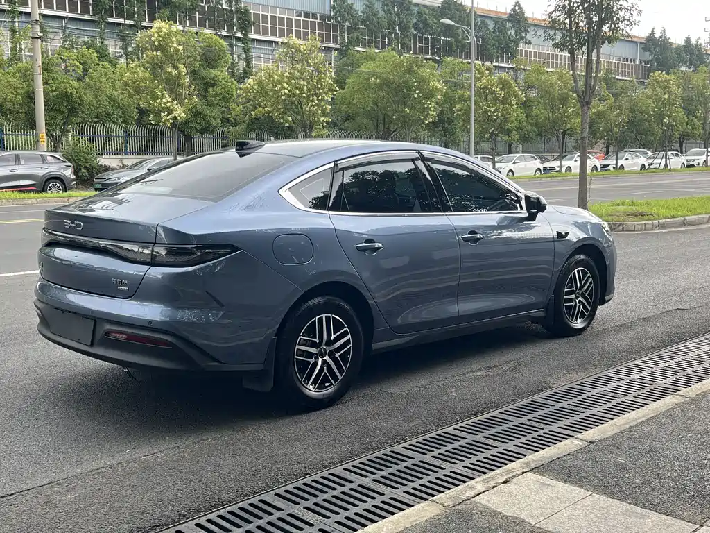 BYD Seal 05 DM-i 2025 — фото 5