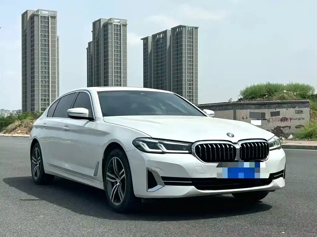 BMW 5 Series 2022 — фото 1