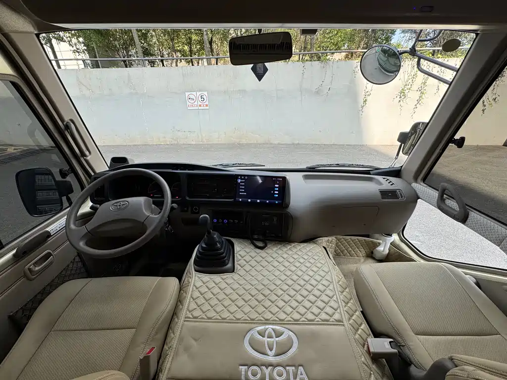 Toyota Coaster 2023 — фото 28