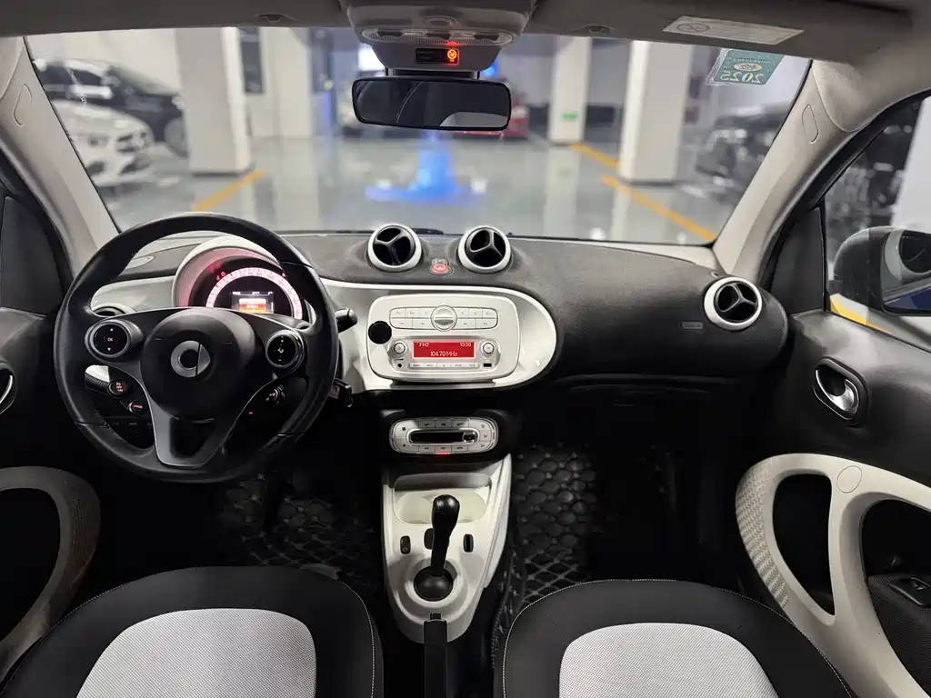 smart Fortwo 2017 — фото 12