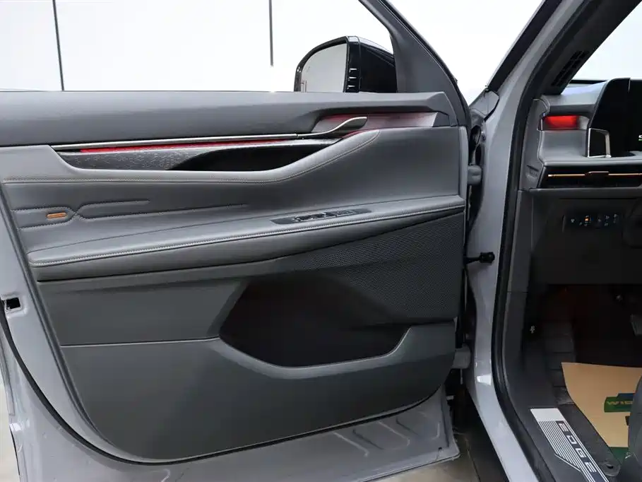 Ford Edge 2023 — фото 11