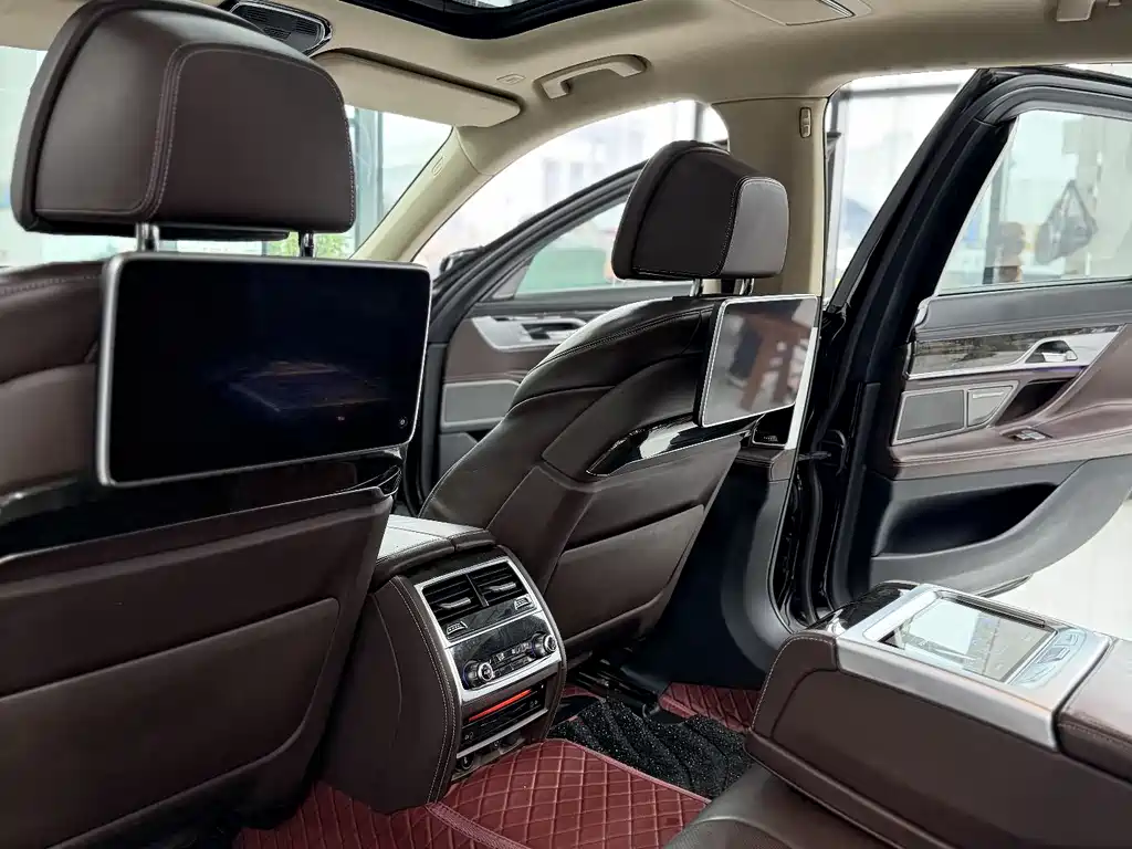 BMW 7 Series 2016 — фото 15