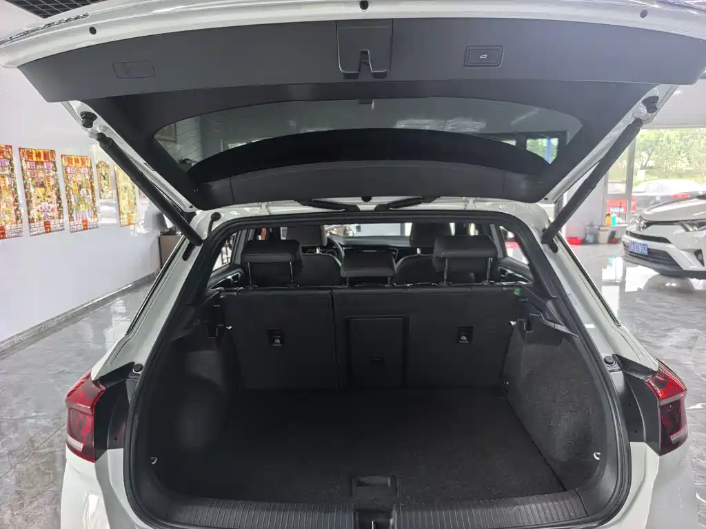 Volkswagen T-Roc 2023 — фото 20