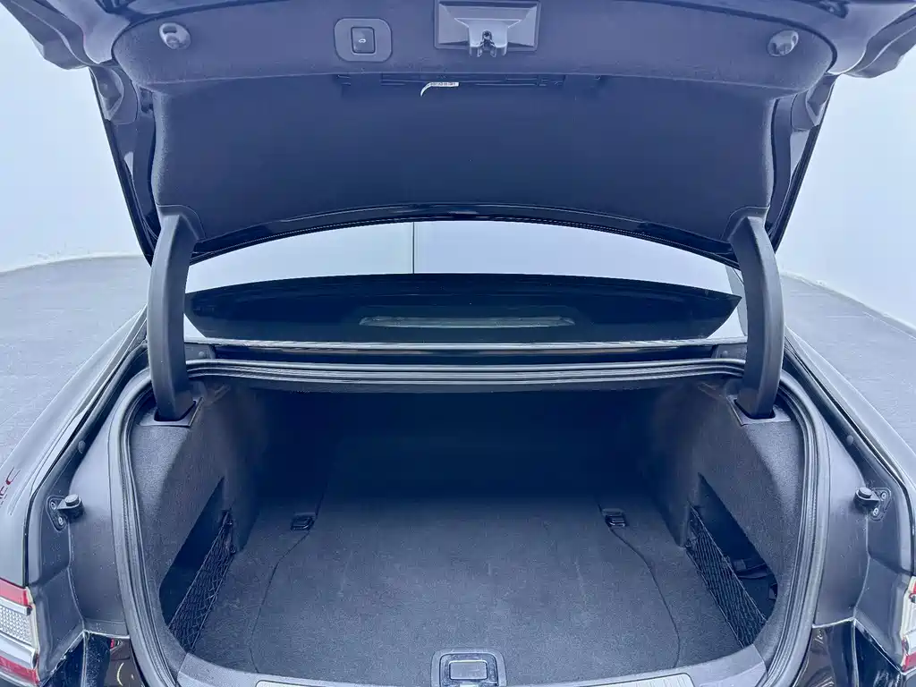 Lincoln Continental 2019 — фото 9