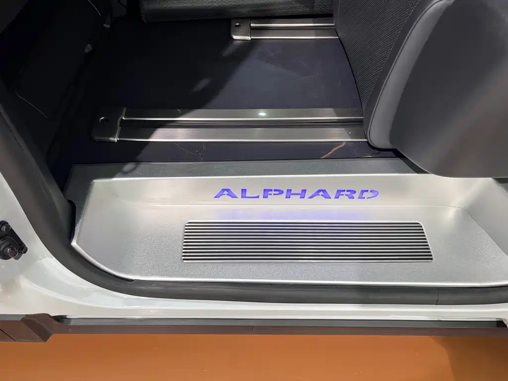 Toyota Alphard 2025 — фото 15