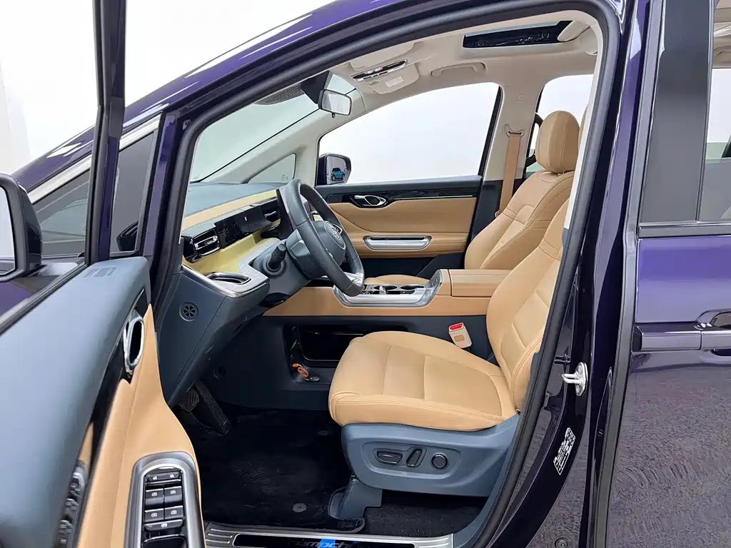 GAC Motor E8 PHEV 2023 — фото 15