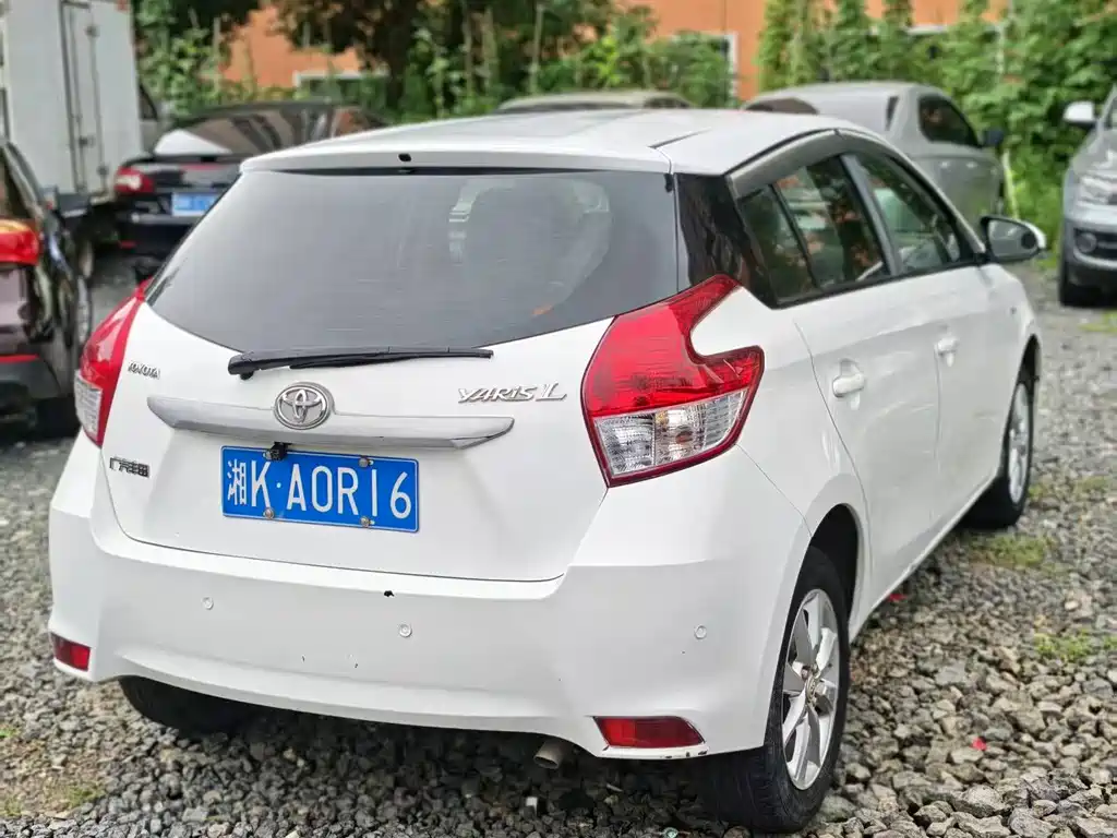 Toyota Yaris L 2014 — фото 8