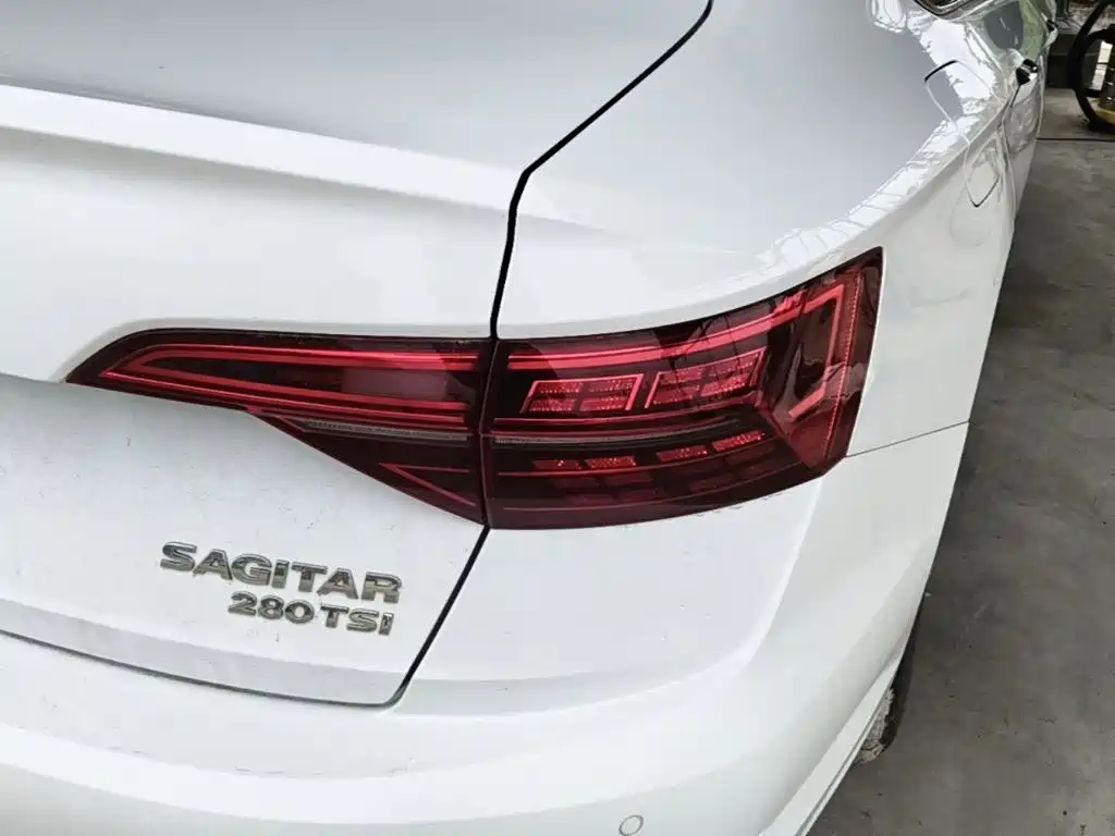 Volkswagen Sagitar 2021