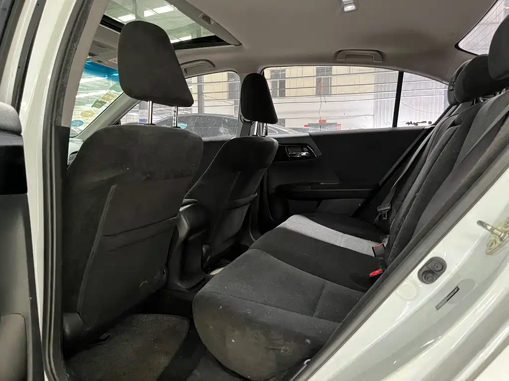 Honda Accord 2016 — фото 12