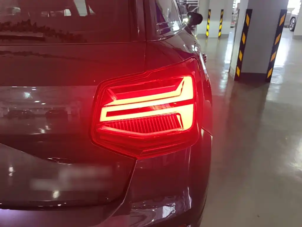 Audi Q2L E-Tron 2021 — фото 8