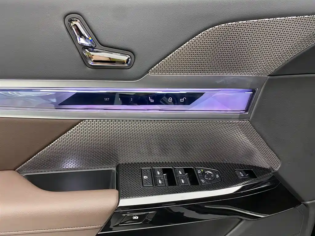 BMW 7 Series 2023 — фото 16