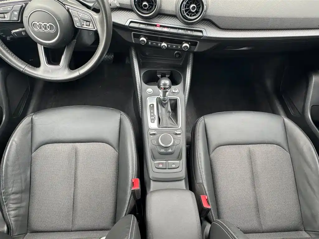 Audi Q2L 2021 — фото 19