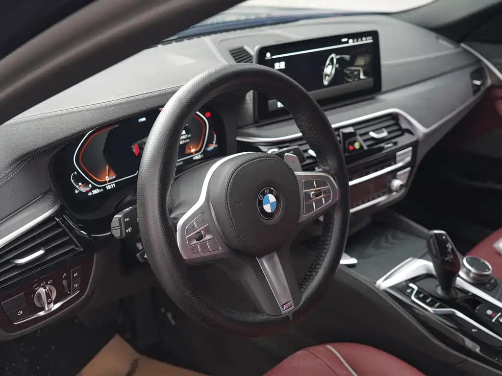 BMW 5 Series 2024 — фото 18