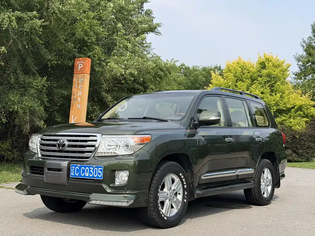Toyota Land Cruiser 2014 — фото 1