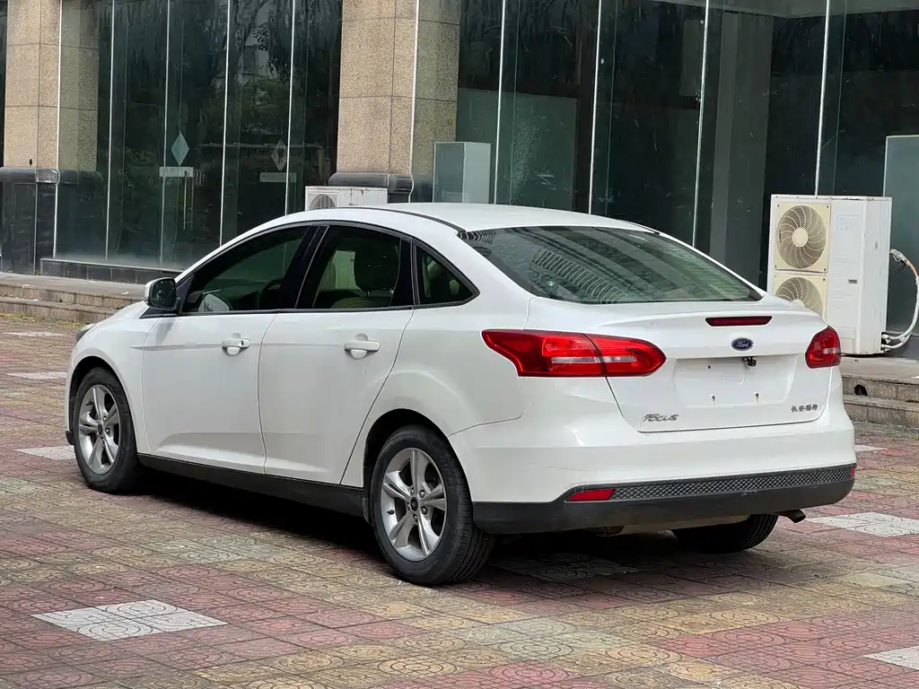 Ford Focus 2016 — фото 4