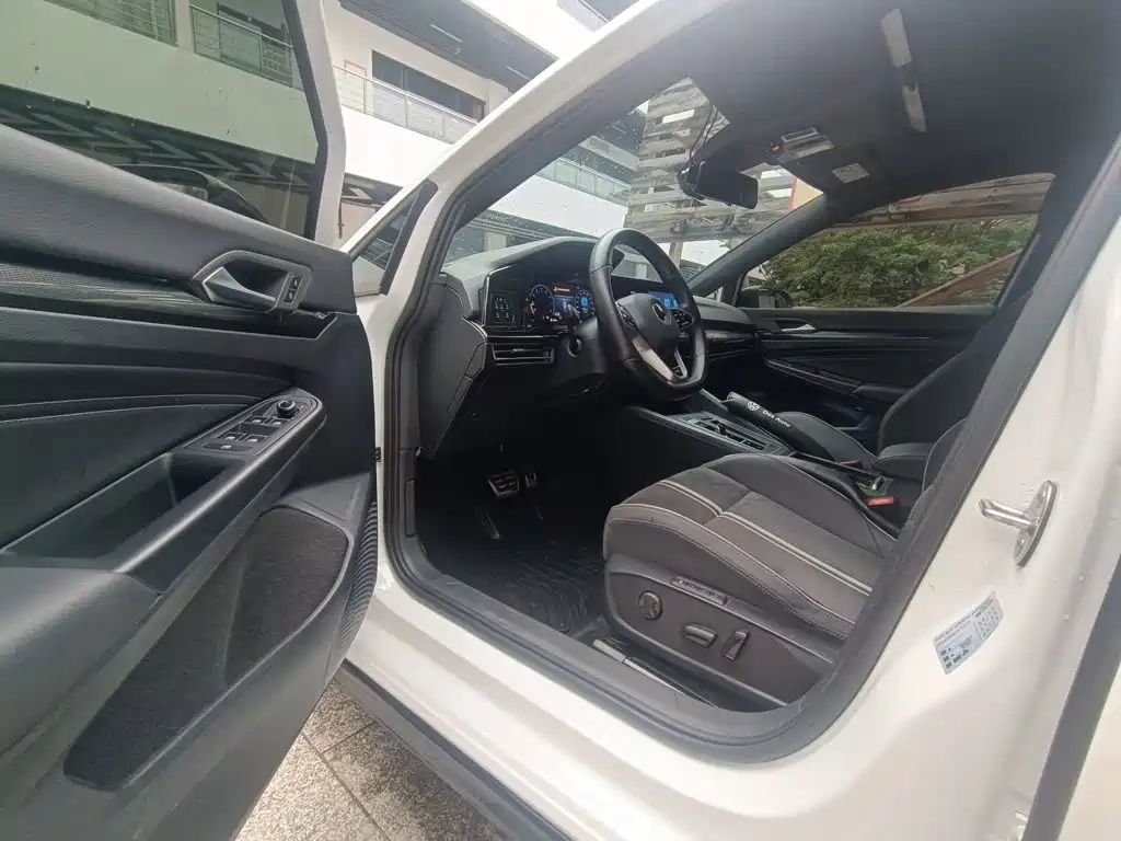 Volkswagen Golf 2021